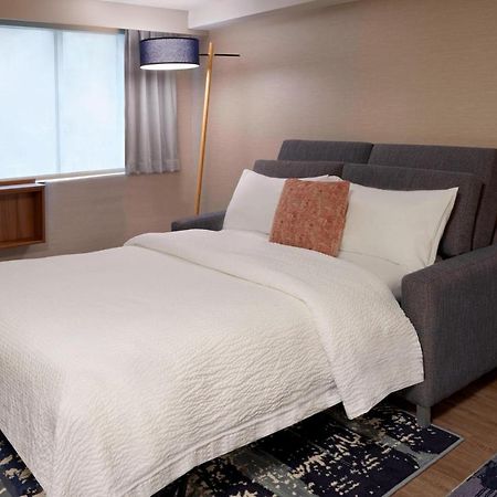 Fairfield Inn By Marriott Montreal Downtown Экстерьер фото