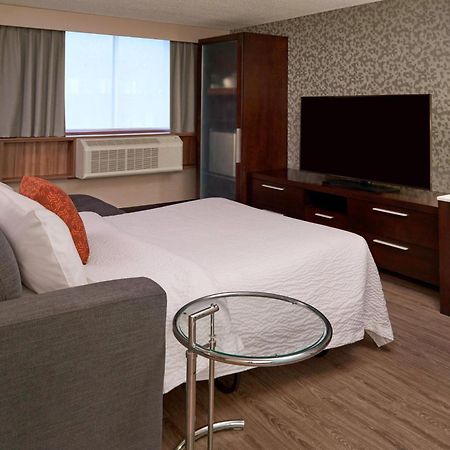 Fairfield Inn By Marriott Montreal Downtown Экстерьер фото