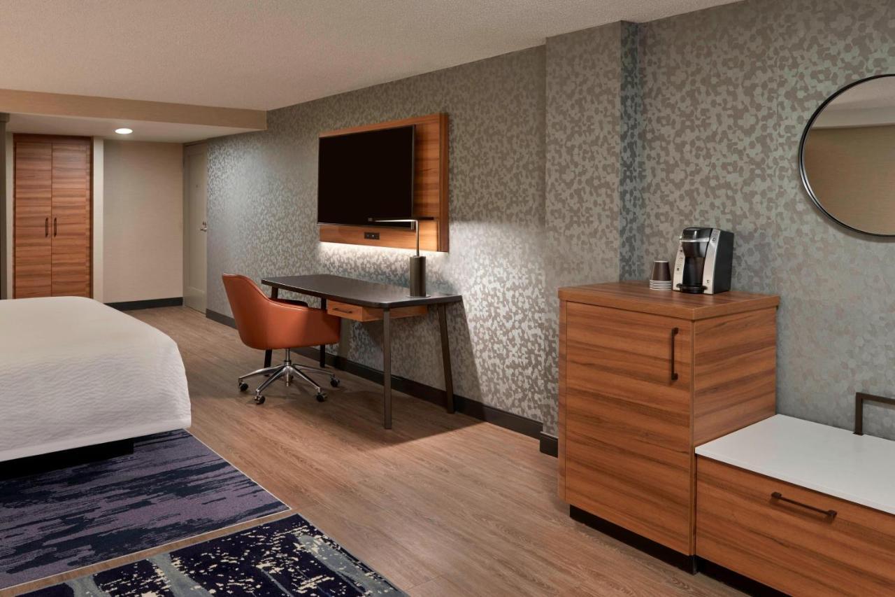 Fairfield Inn By Marriott Montreal Downtown Экстерьер фото