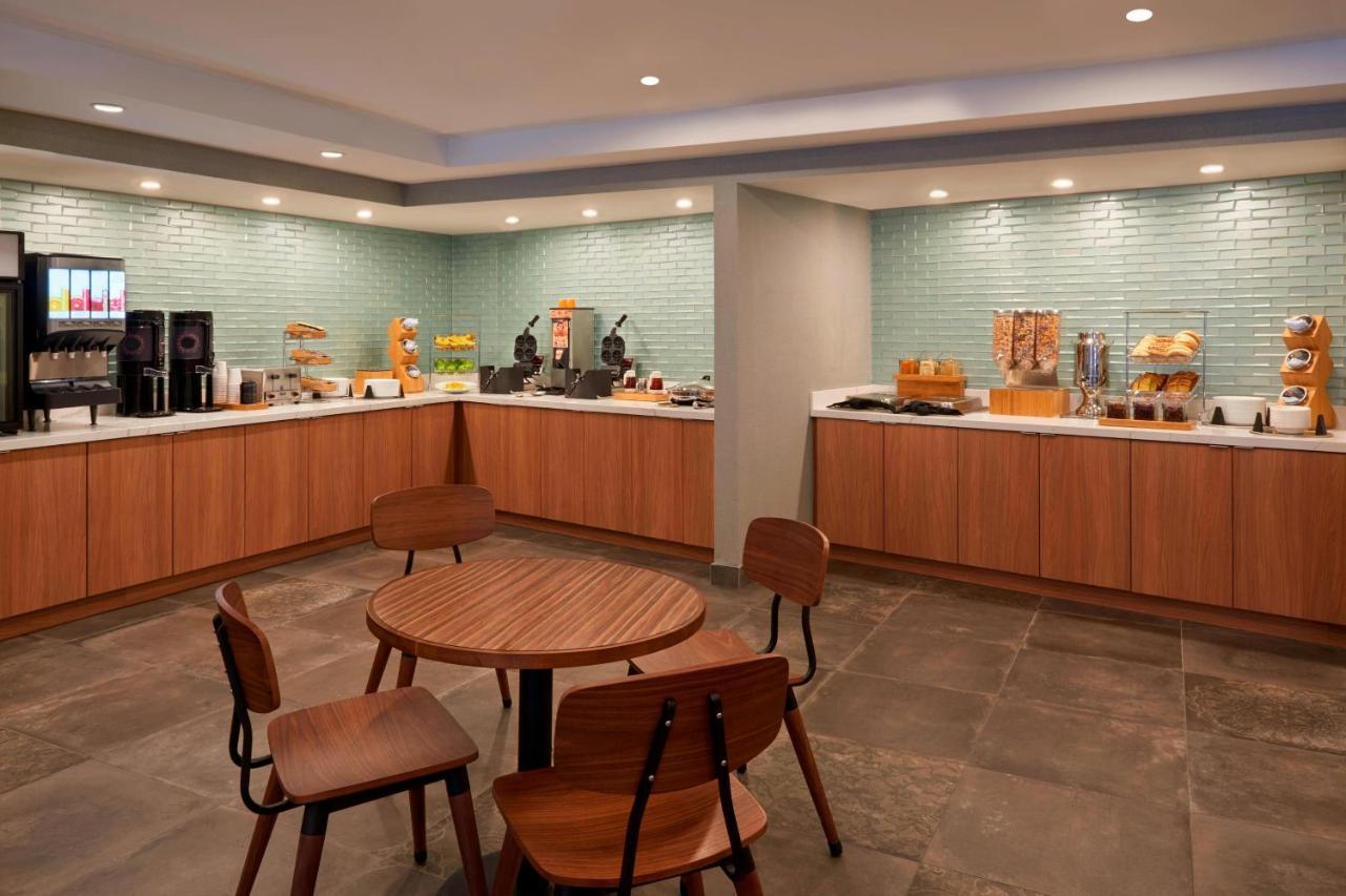 Fairfield Inn By Marriott Montreal Downtown Экстерьер фото