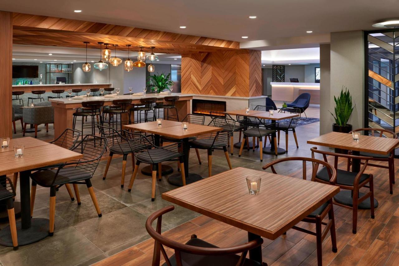 Fairfield Inn By Marriott Montreal Downtown Экстерьер фото