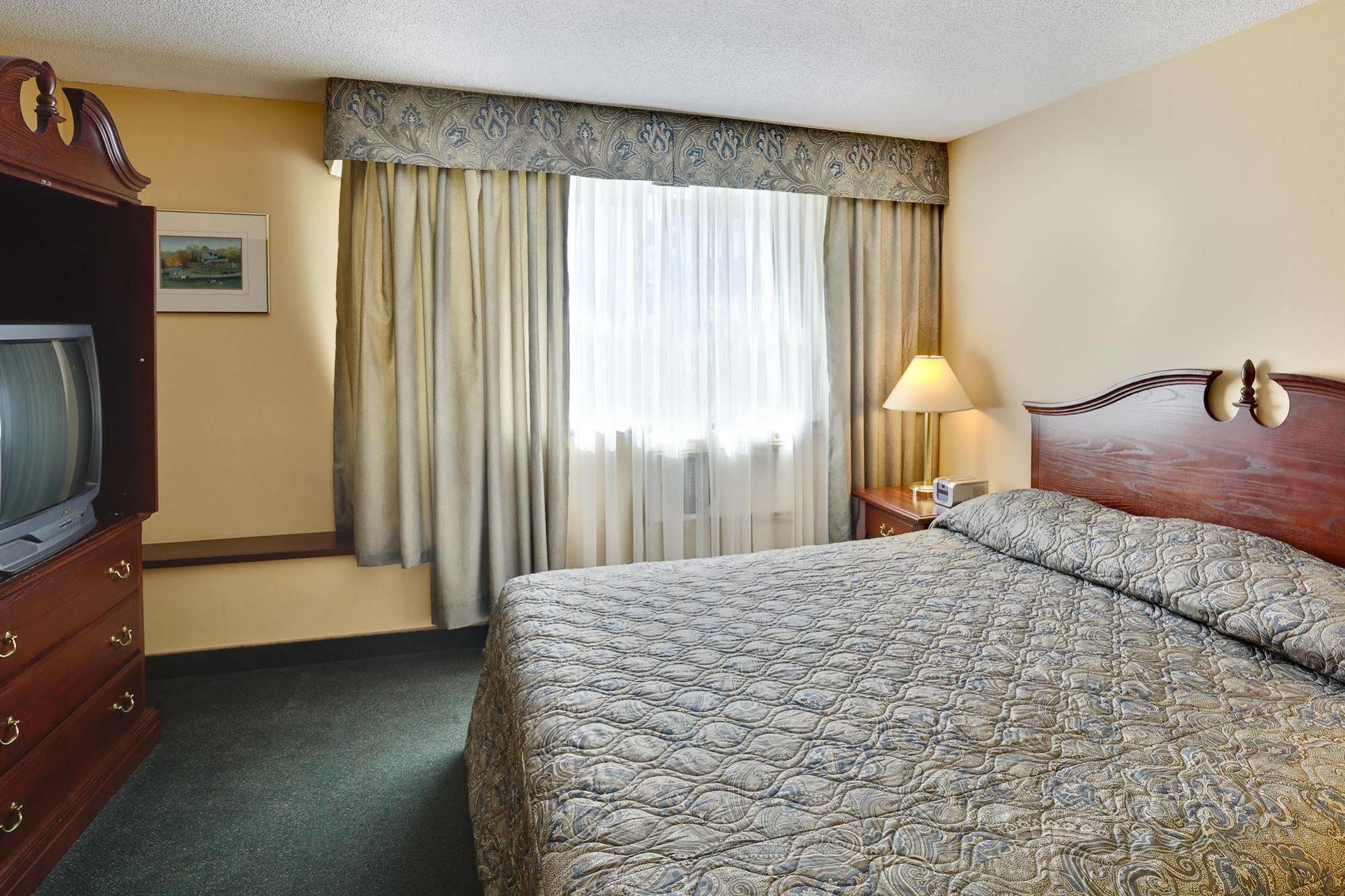 Fairfield Inn By Marriott Montreal Downtown Экстерьер фото