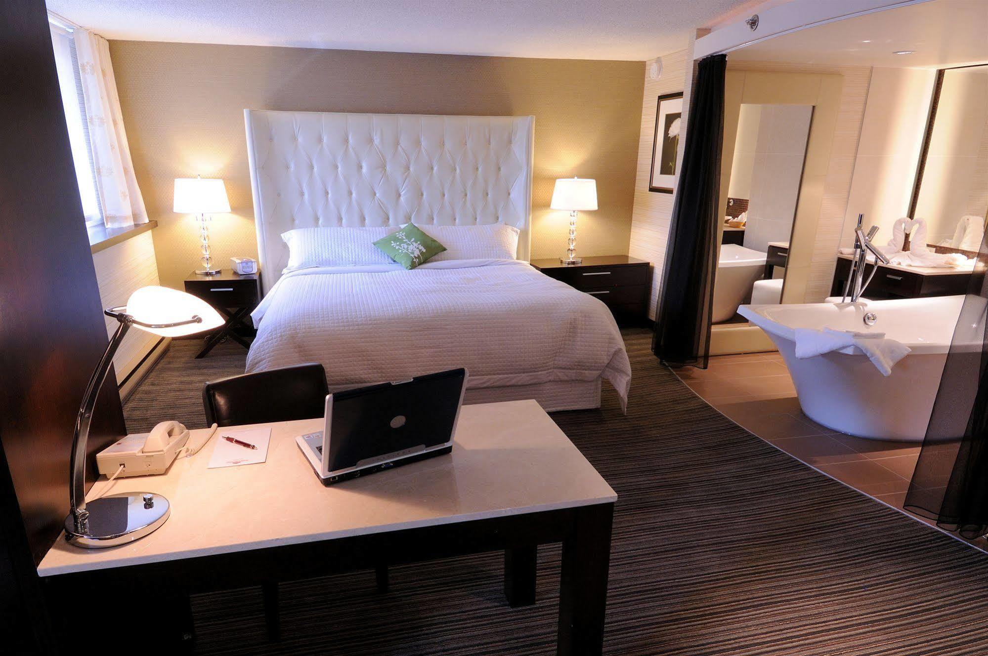 Fairfield Inn By Marriott Montreal Downtown Экстерьер фото
