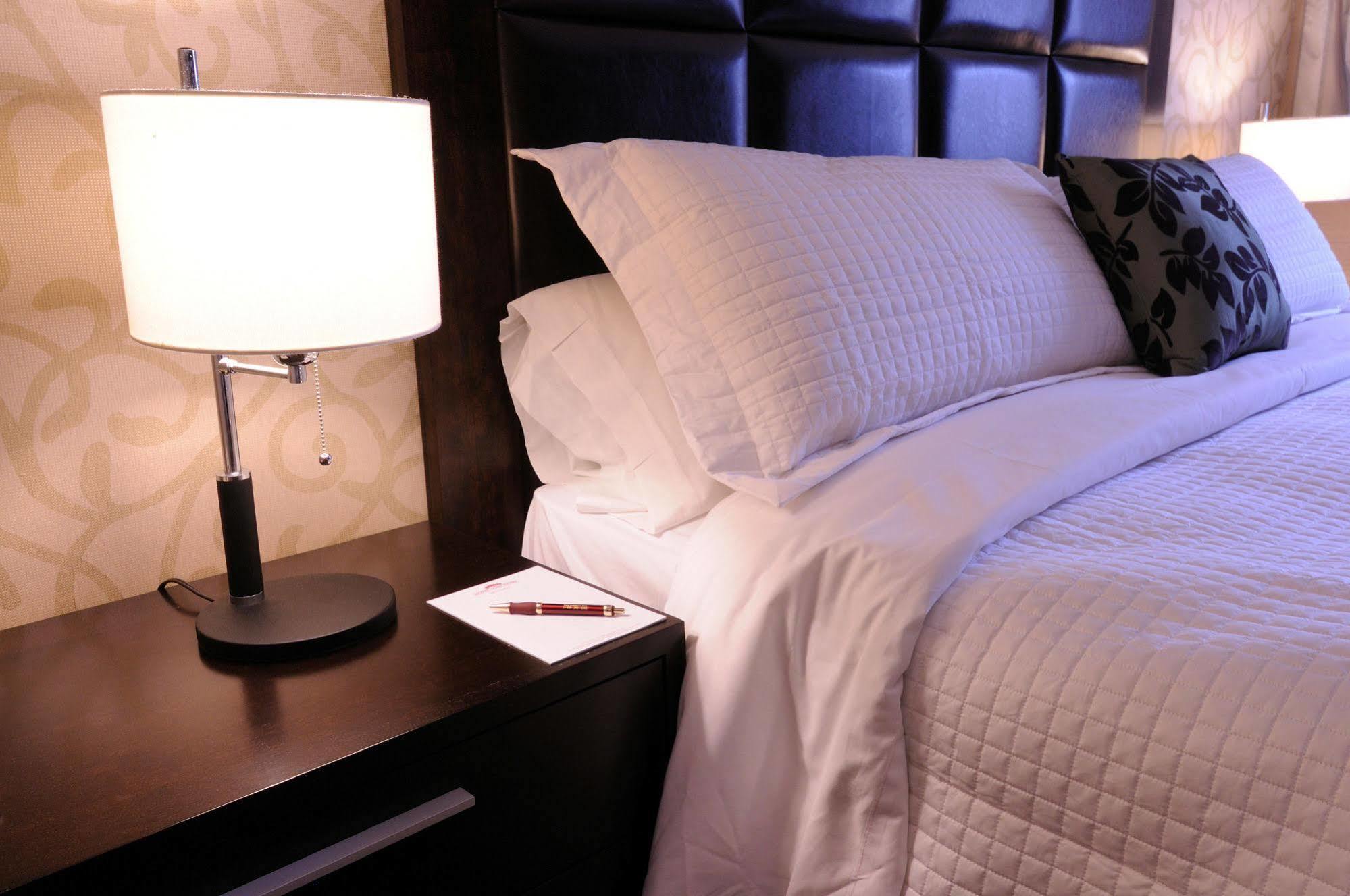 Fairfield Inn By Marriott Montreal Downtown Экстерьер фото