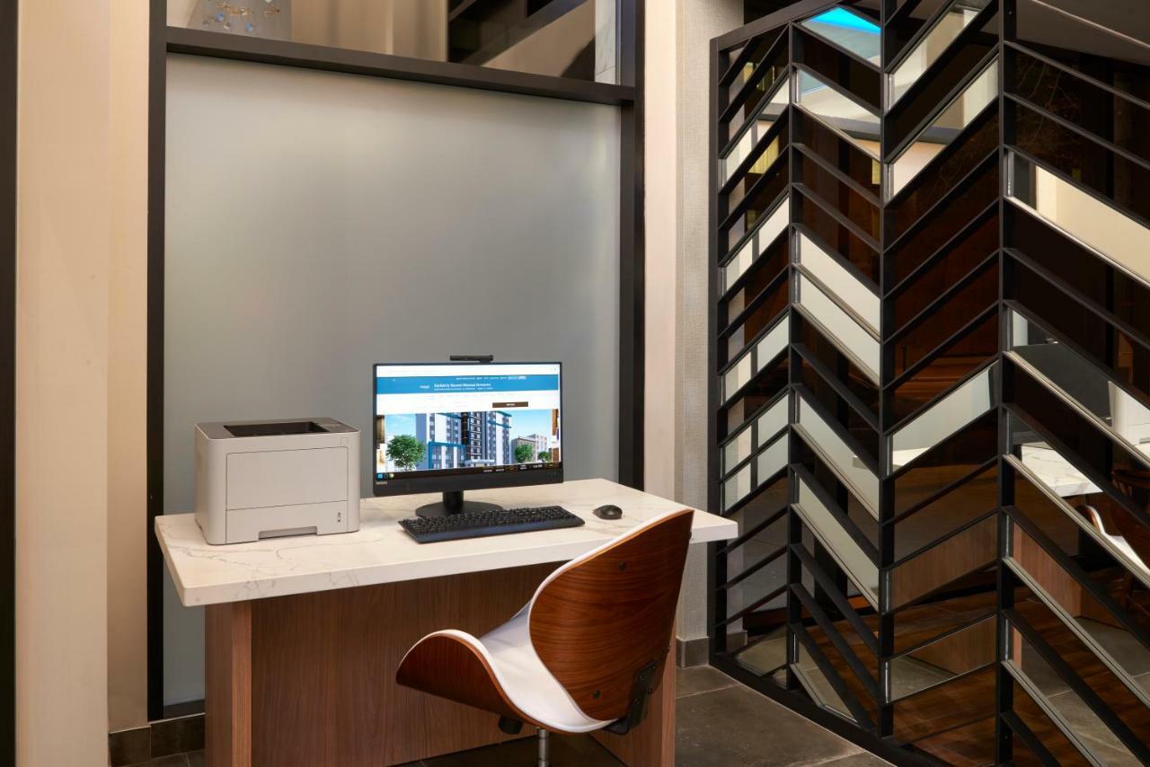 Fairfield Inn By Marriott Montreal Downtown Экстерьер фото