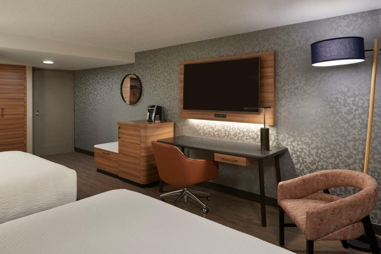 Fairfield Inn By Marriott Montreal Downtown Экстерьер фото