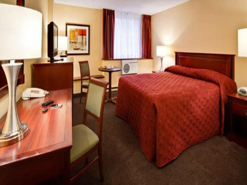 Fairfield Inn By Marriott Montreal Downtown Экстерьер фото